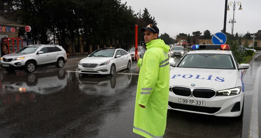 Yağışlı hava ilə bağlı polis zəruri təhlükəsizlik tədbirlərini davam etdirir - Video