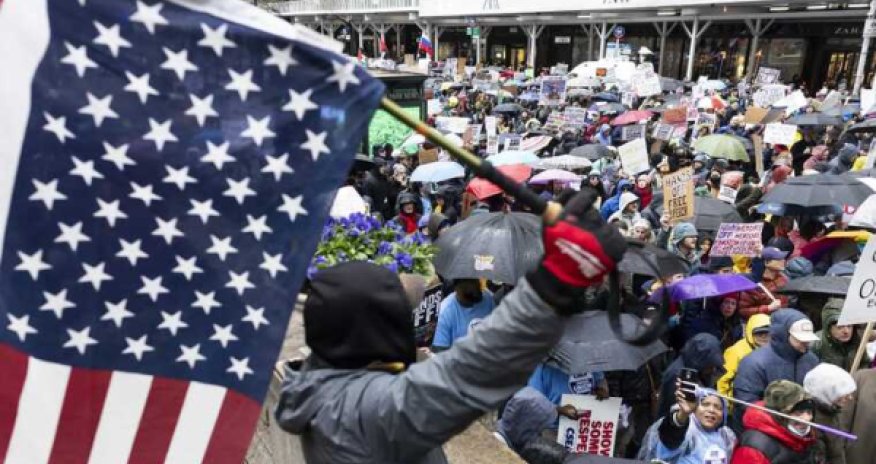 Американцы выходят на протесты против Трампа