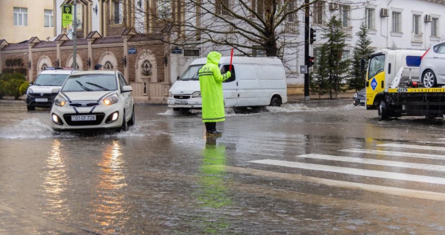 Азербайджанская полиция спешит на помощь - Oбновлено
