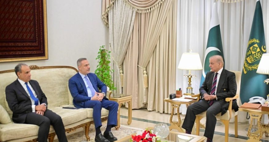 Pakistanın Baş naziri Türkiyənin XİN başçısı ilə ikitərəfli münasibətləri müzakirə edib