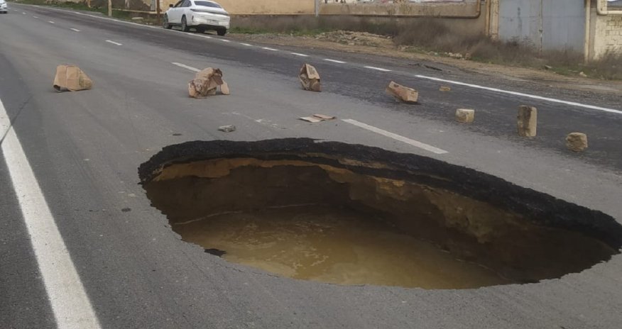 Mazasırdə yol çöküb