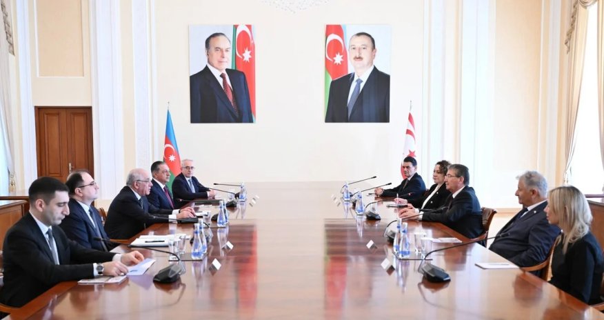 Əli Əsədov Şimali Kiprin Baş naziri ilə görüşüb