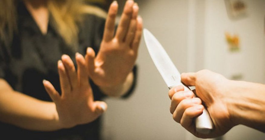 Bakıda oğul ana və atasını bıçaqlayıb