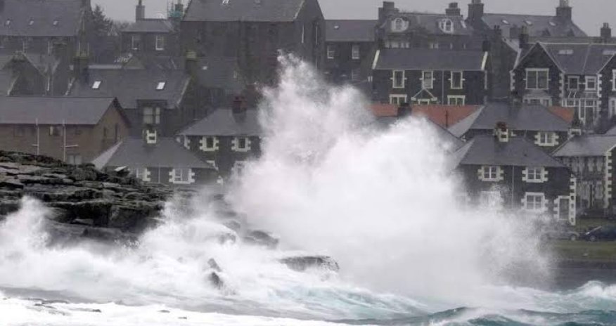 На юге Норвегии на Пасху объявили "красное" предупреждение из-за шторма