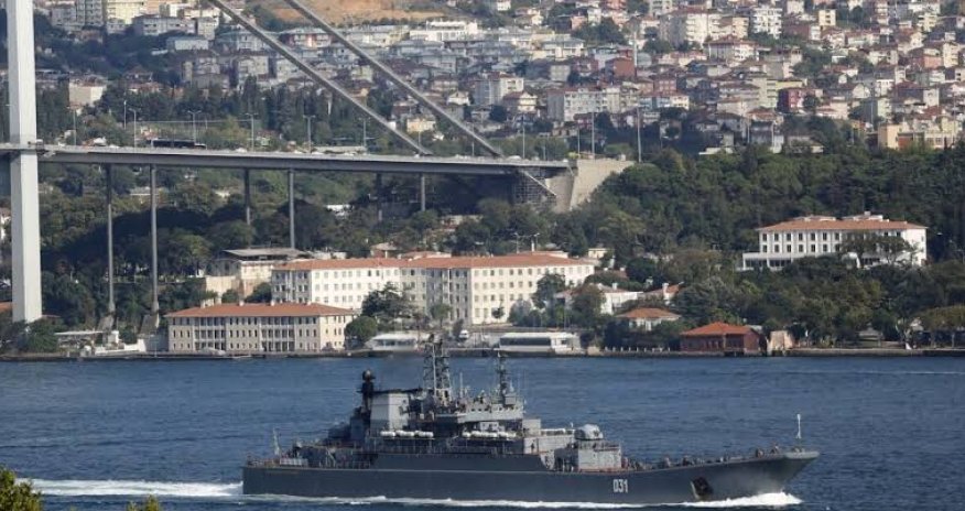 İstanbul boğazında gəmilərin hərəkəti ikitərəfli dayandırılıb