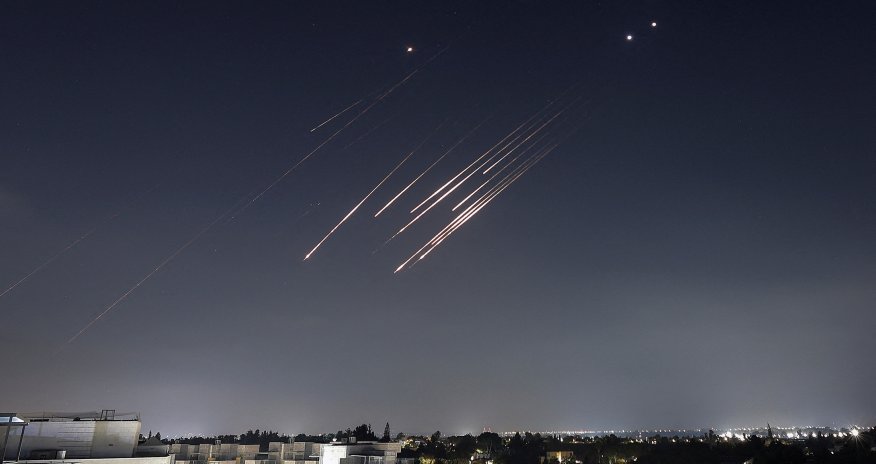 Иран пригрозил усилить удары по Тель-Авиву в случае атак США