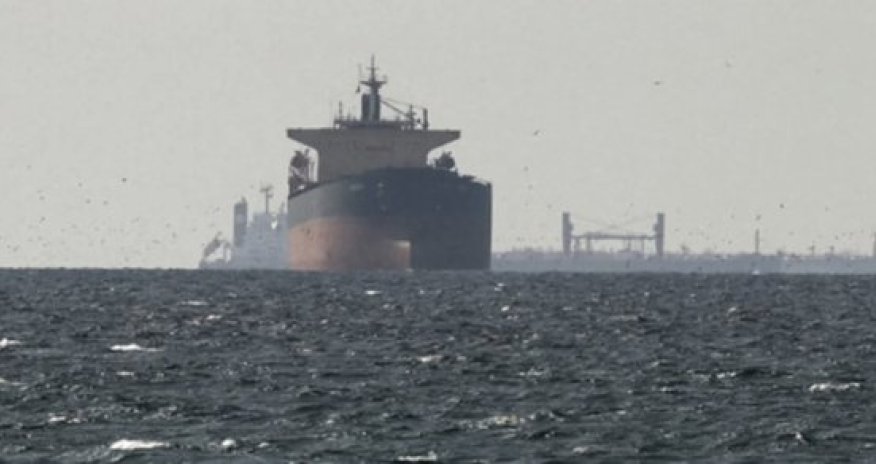 Иран разрешил проход судов с гуманитарными грузами через Ормуз