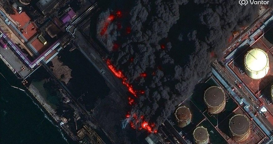 Беспилотники снова ударили по российскому порту: поврежден нефтепровод