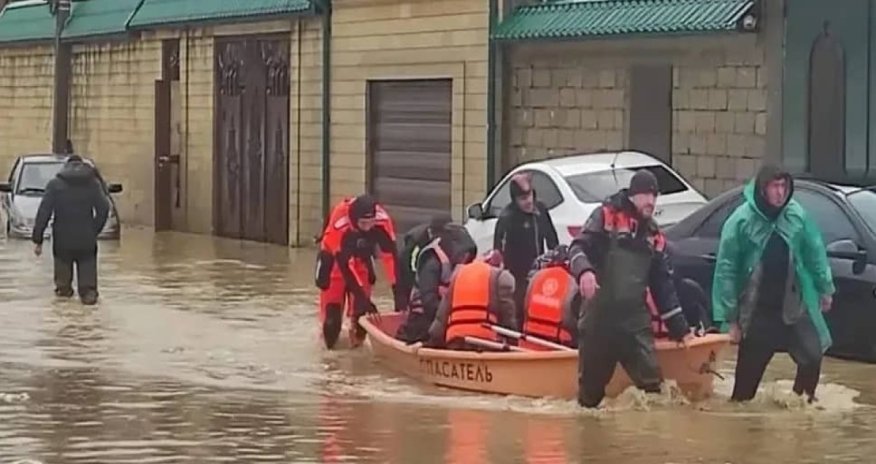

В Дагестане в результате прорыва дамбы мать и её ребёнок погибли в наводнении

