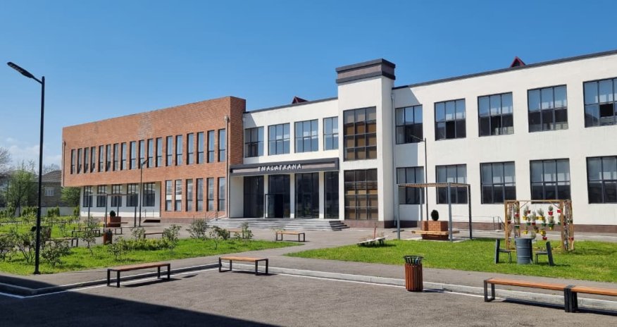 Niyə biz hələ də diplomun arxasınca qaçırıq?