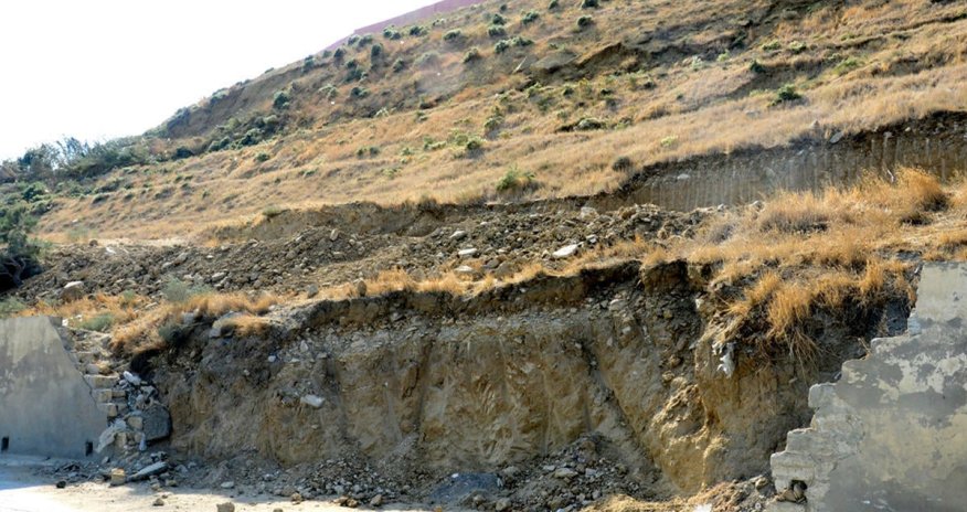 Bakıda torpaq sürüşmə riski səbəbindən yol hərəkəti qismən məhdudlaşdırılıb