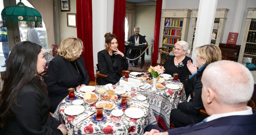 Mehriban Əliyeva Tbilisidə Azərbaycan Mədəniyyəti Muzeyi ilə tanış olub