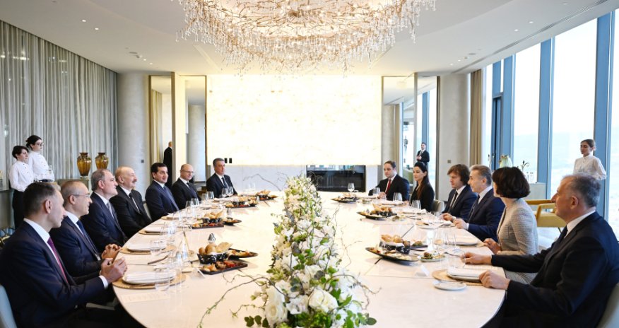 В Тбилиси дан ланч в честь президента Азербайджана