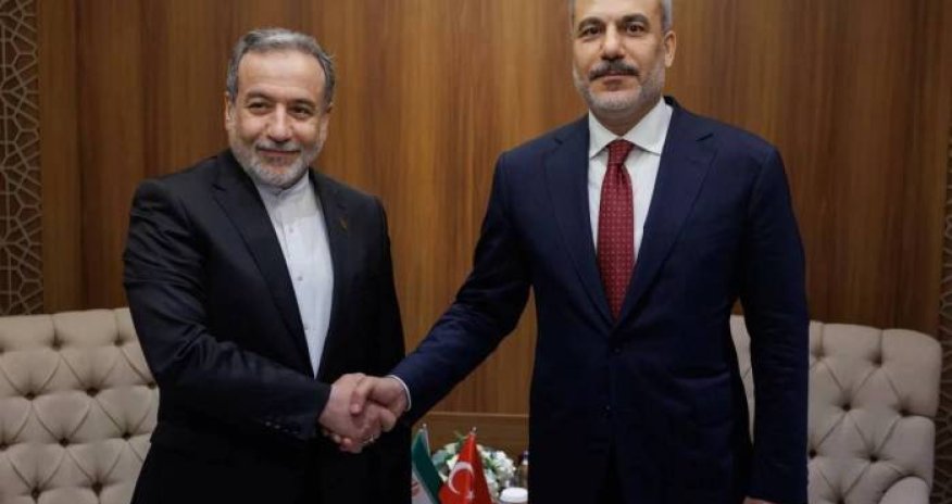 Хакан Фидан и Аббас Арагчи обсудили эскалацию на Ближнем Востоке