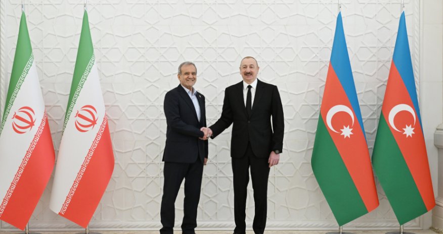 İlham Əliyev Pezeşkiana zəng edib