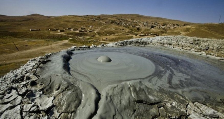 Mud volcano erupts on Azerbaijan&rsquo;s Absheron peninsula