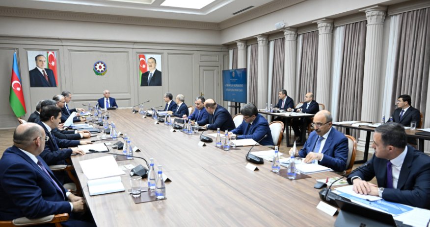 Baş nazir iclas keçirib