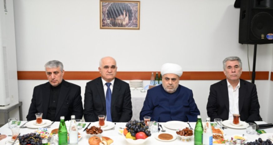 В Баку поминки по Хаменеи