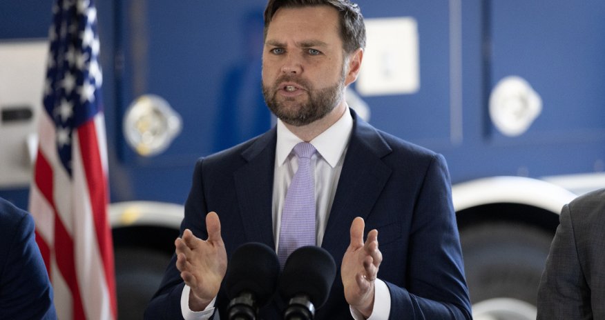 СМИ: Вэнс сыграл ключевую роль в организации переговоров США и Ирана