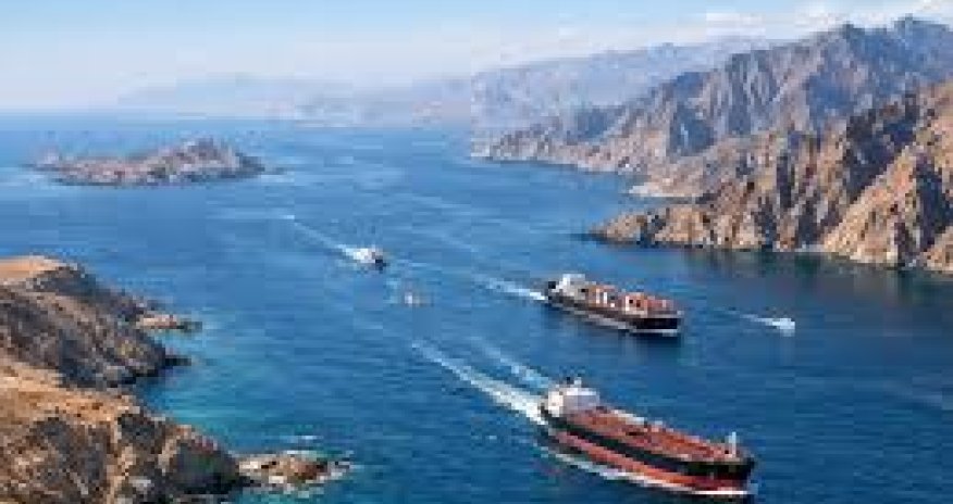 Bloomberg: Два супертанкера не смогли проплыть через Ормузский пролив