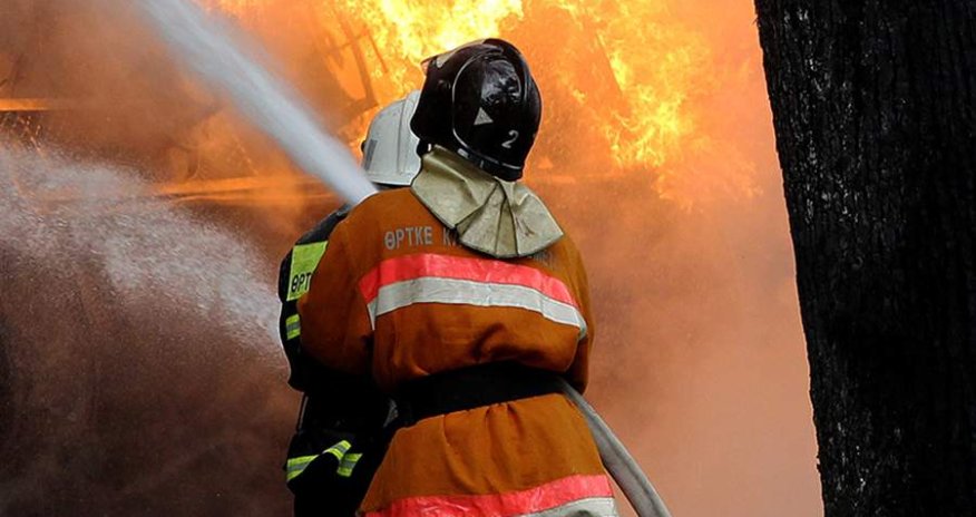 В Казахстане при пожаре в жилом доме погибли трое детей