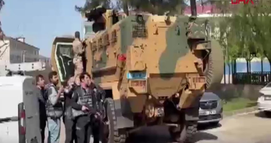 Türkiyədə məktəbə silahlı hücum - 7 şagird yaralanıb, girov götürülənlər var