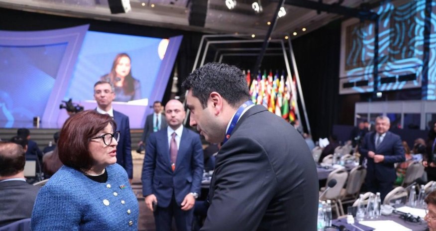 Qafarova və Simonyan İstanbulda qısa görüş keçirib