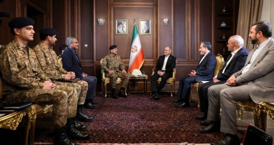 Məsud Pezeşkian Pakistan ordusunun baş komandanı ilə görüşüb