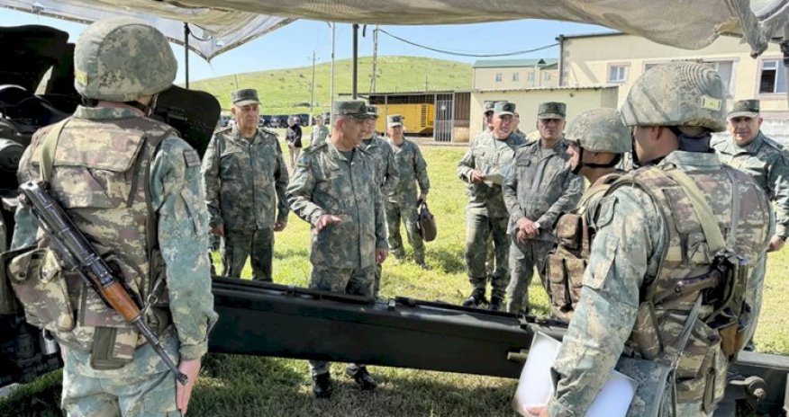 Zakir Həsənov azad olunmuş ərazilərdə xidmət edən şəxsi heyətlə görüşüb