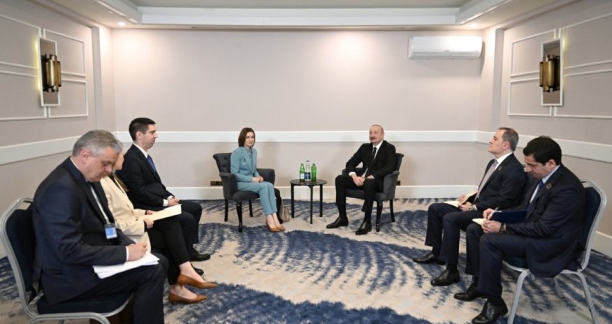 
İlham Əliyev Antalyada Moldova Prezidenti ilə görüşüb