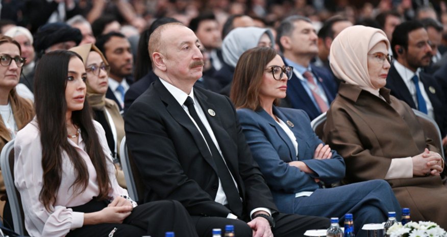 Prezident ailəsi ilə Antalyada tədbirdə