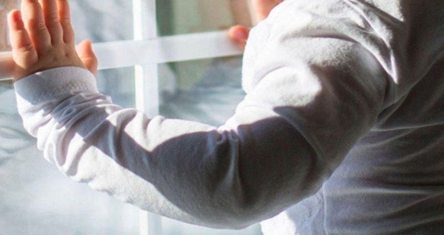 Bakıda üç yaşlı uşaq 4-cü mərtəbədən yıxılaraq ölüb