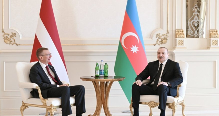 Prezident İlham Əliyevin Latviya Prezidenti ilə təkbətək görüşü olub