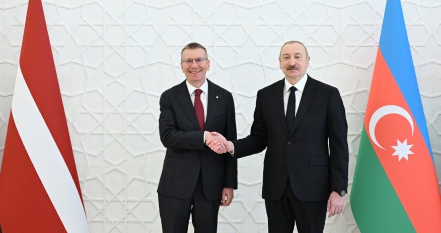 Azərbaycan və Latviya prezidentləri mətbuata bəyanatlarla çıxış edirlər
