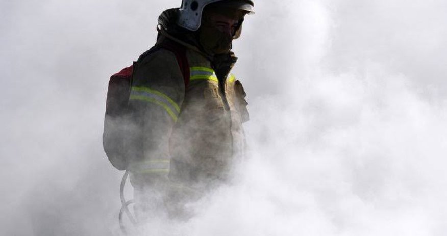 Почти 300 человек тушат пожар на терминале в России