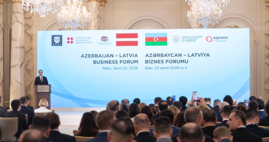 Азербайджан и Латвия подписали два меморандума на бизнес-форуме в Баку