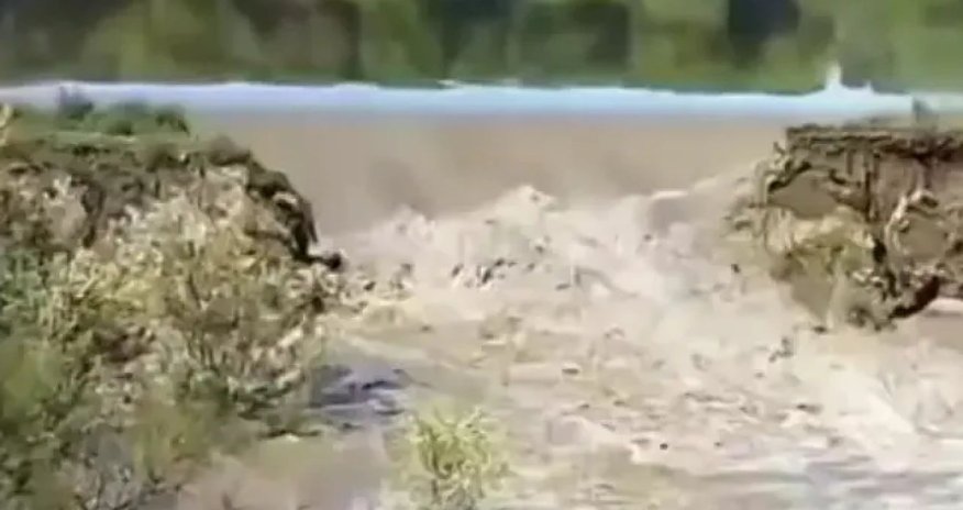 Ağcabədidə Kür çayı bəndi yarıb