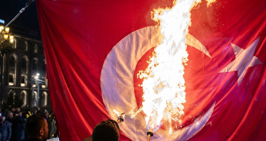 İrəvanda Türkiyə bayrağı yandırılıb - Video