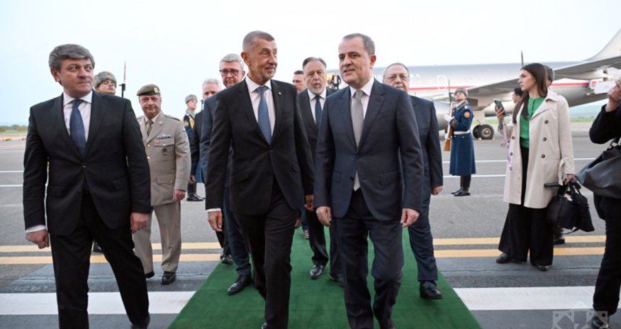 Премьер Чехии прилетел в Габалу