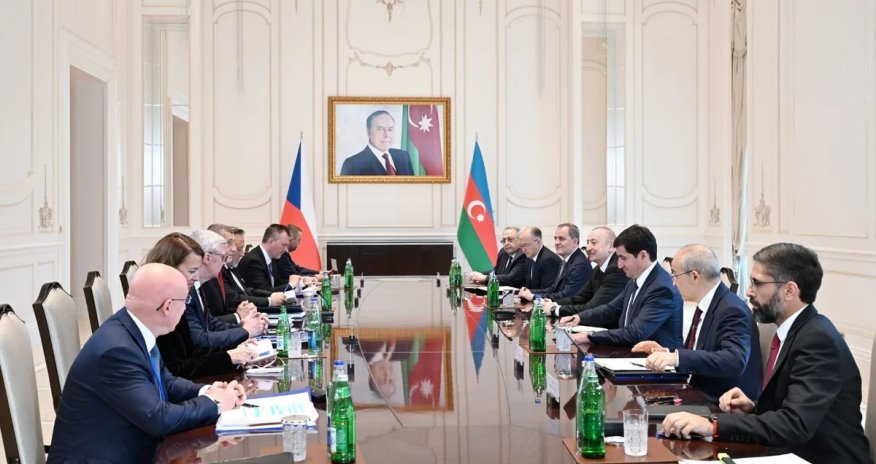 Əliyevin Çexiyanın Baş naziri ilə təkbətək görüşü keçirilib - Yenilənir