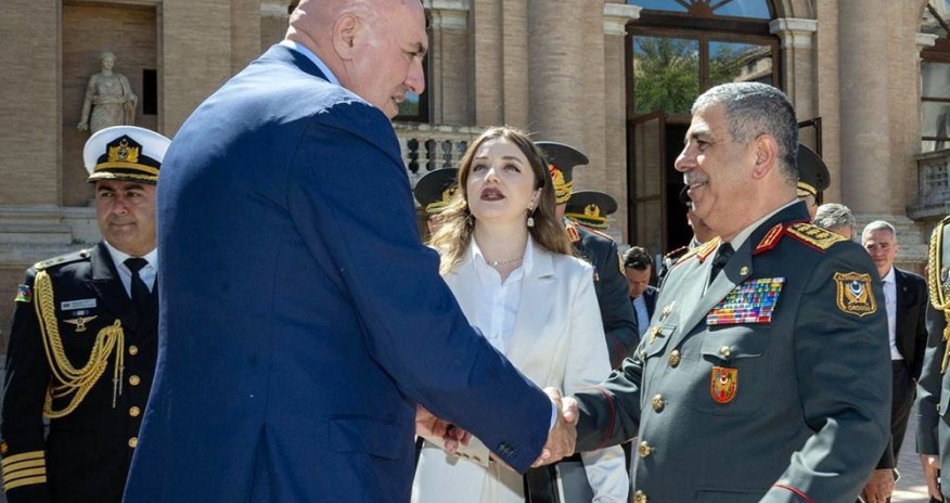 Министр обороны Азербайджана совершил официальный визит в Италию