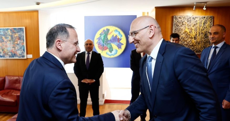 Elçin Əmirbəyov İtaliya XİN rəhbərinin müavini ilə görüşüb