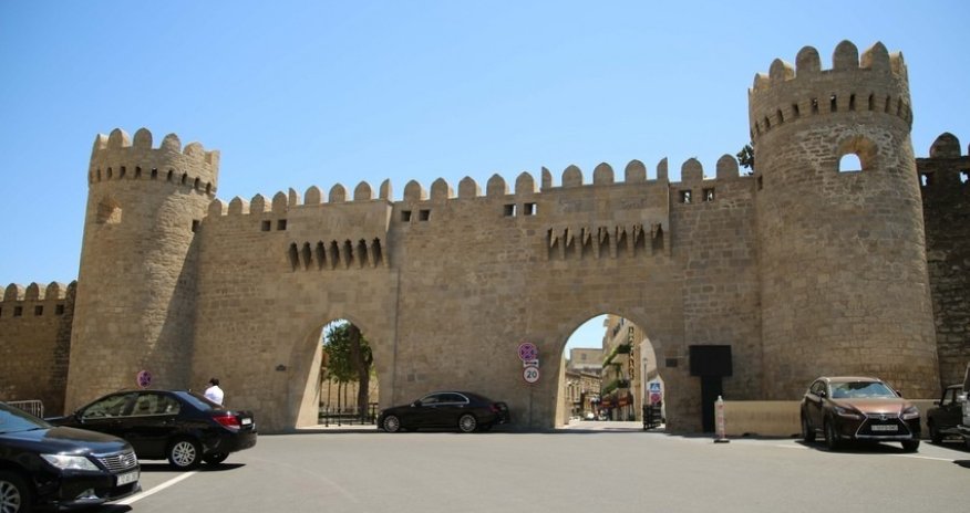 Въезд в Ичеришехер для нерезидентов ограничат на время фестиваля ковра.