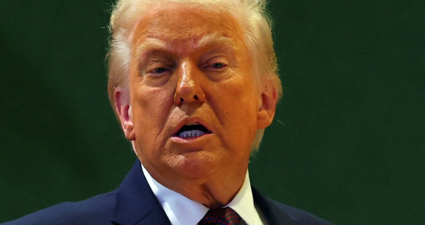 Tramp Hörmüz boğazını &ldquo;Tramp boğazı&rdquo; adlandıran şəkil paylaşıb