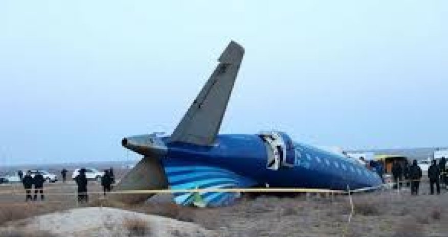 Минтранс Казахстана продолжает расследование крушения самолета AZAL близ Актау