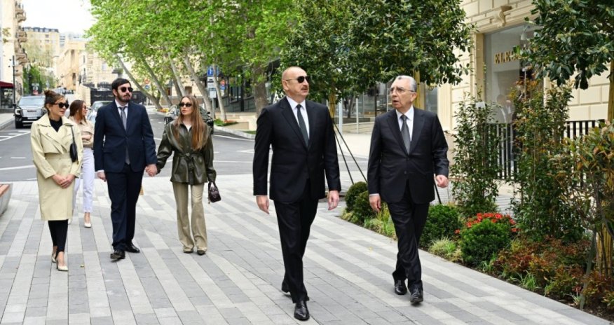 İlham Əliyev Bakının İslam Səfərli küçəsinin yenidənqurmadan sonra açılışında iştirak edib
