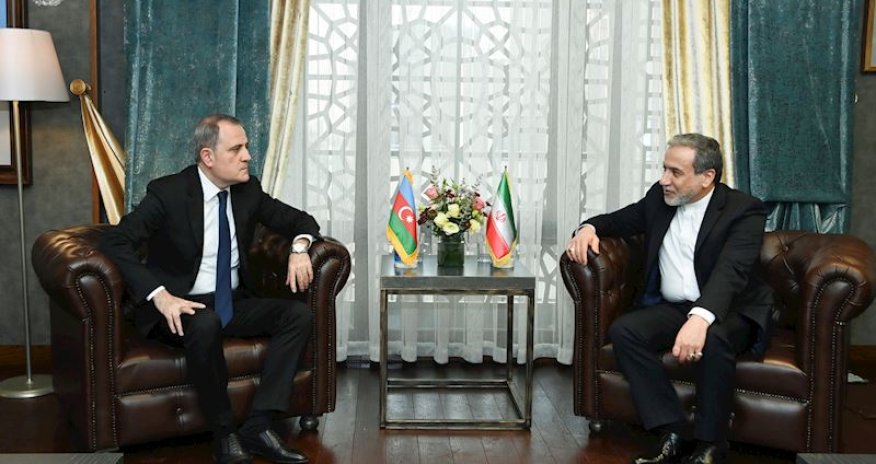 Ceyhun Bayramov və Əraqçi telefonla danışıb