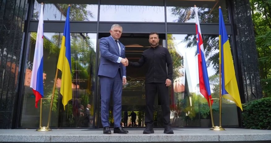 Зеленский отговорил Фицо ехать на парад Путина