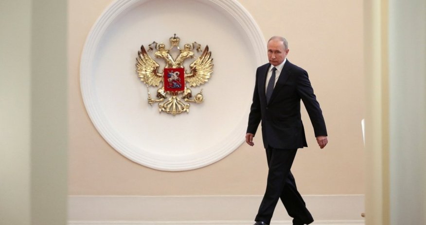 Путин запретил сотрудникам пользоваться смартфонами