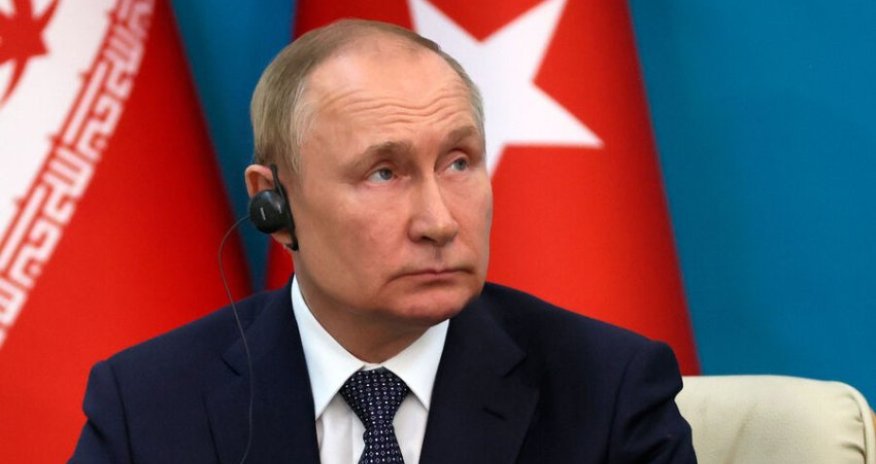 Putin bans staff from using smartphones amid security fears